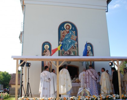 Galerie foto sfintirea bisericii